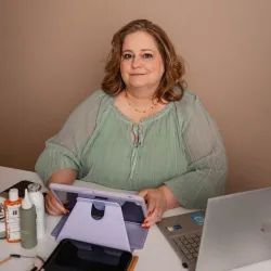 picture of the Founder of Solari Head Spa, Cheree, setting at a desk with an Ipad looking at the 5 star reviews of Google.